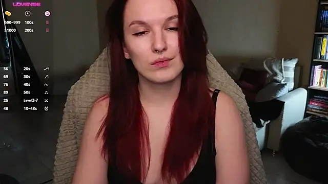 Snapshot of Val_lava chatting on April 21, 8:55 pm Val lava online show from April 21, 8:55 pm