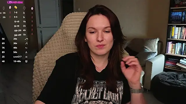 Snapshot of Val_lava chatting on April 29, 8:26 pm Val lava online show from April 29, 8:26 pm
