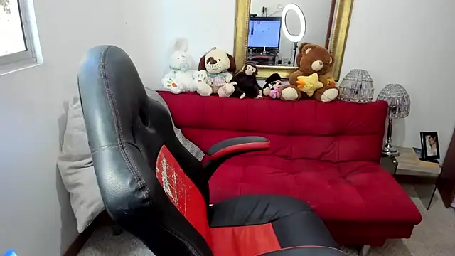 Snapshot of NicolettColin chatting on December 4, 7:23 pm NicolettColin online show from December 4, 7:23 pm