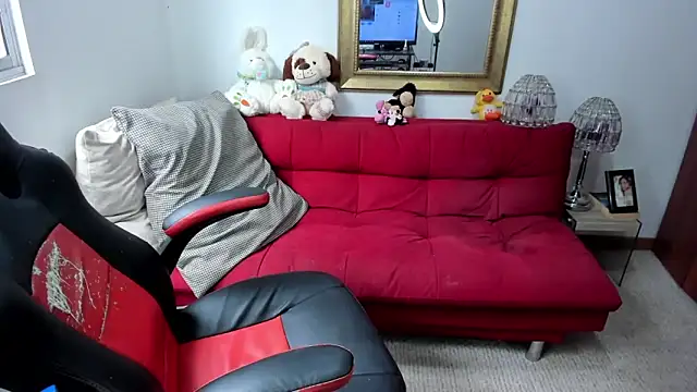 Snapshot of NicolettColin chatting on December 18, 6:35 pm NicolettColin online show from December 18, 6:35 pm