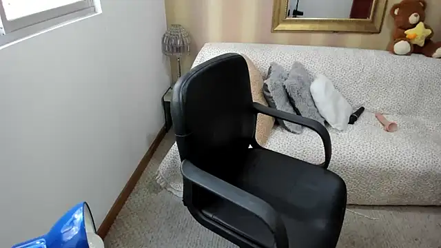 Snapshot of NicolettColin chatting on September 8, 8:19 pm NicolettColin online show from September 8, 8:19 pm