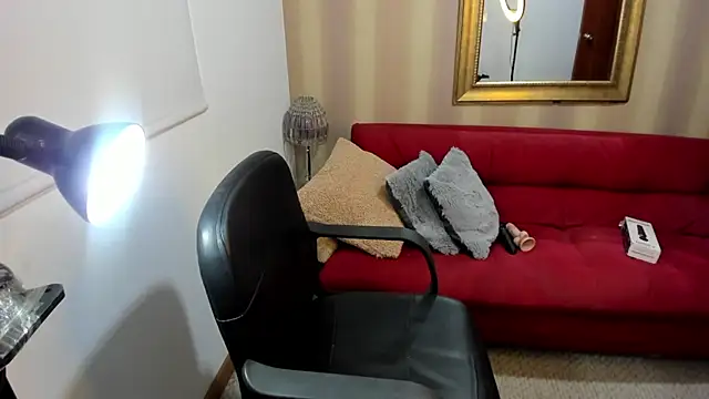 Snapshot of NicolettColin chatting on February 22, 5:33 pm NicolettColin online show from February 22, 5:33 pm