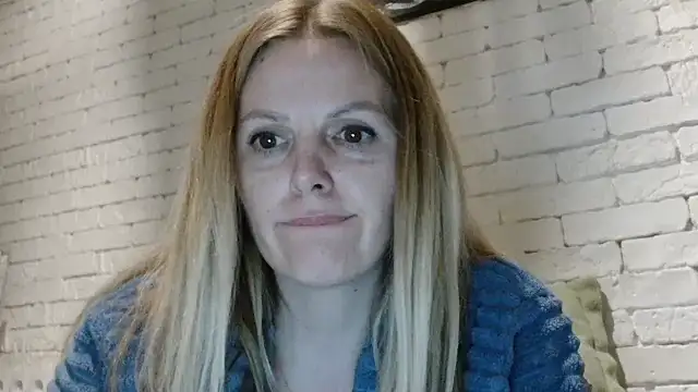 Snapshot of Angel_girllovemy chatting on November 22, 4:17 pm Angel girllovemy online show from November 22, 4:17 pm