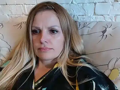 Snapshot of Angel_girllovemy chatting on November 26, 11:22 am Angel girllovemy online show from November 26, 11:22 am