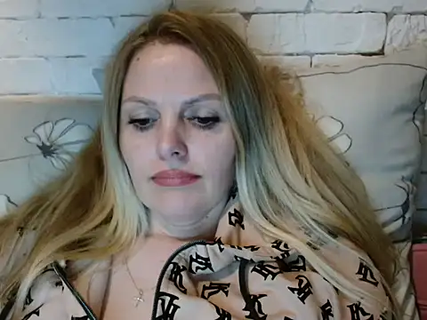 Snapshot of Angel_girllovemy chatting on November 28, 4:20 pm Angel girllovemy online show from November 28, 4:20 pm