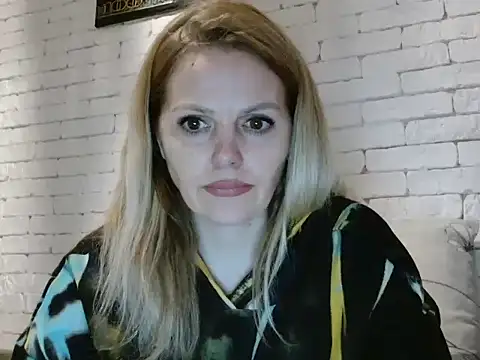 Snapshot of Angel_girllovemy chatting on December 2, 8:52 am Angel girllovemy online show from December 2, 8:52 am