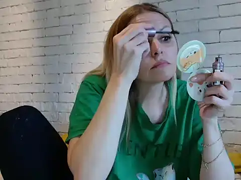 Snapshot of Angel_girllovemy chatting on December 16, 10:53 am Angel girllovemy online show from December 16, 10:53 am