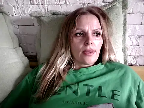 Snapshot of Angel_girllovemy chatting on January 15, 9:03 am Angel girllovemy online show from January 15, 9:03 am