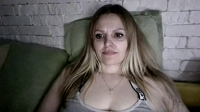 Snapshot of Angel_girllovemy chatting on February 2, 3:11 pm Angel girllovemy online show from February 2, 3:11 pm