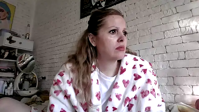 Snapshot of Angel_girllovemy chatting on February 9, 7:23 am Angel girllovemy online show from February 9, 7:23 am