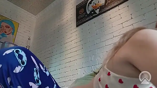 Snapshot of Angel_girllovemy chatting on February 12, 8:20 am Angel girllovemy online show from February 12, 8:20 am