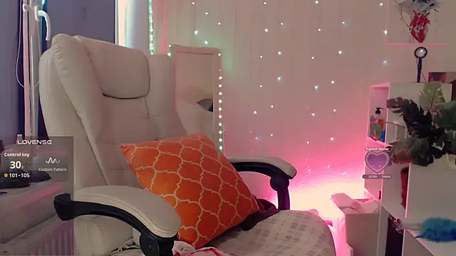 Snapshot of marycum2u chatting on April 9, 10:42 am marycum2u online show from April 9, 10:42 am