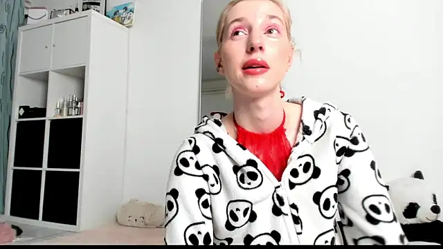 KenzieDawton online show from March 8, 6:54 am