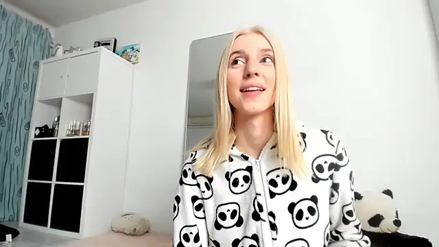 KenzieDawton online show from October 22, 3:18 am