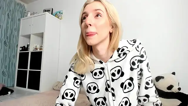 KenzieDawton online show from November 6, 4:46 am