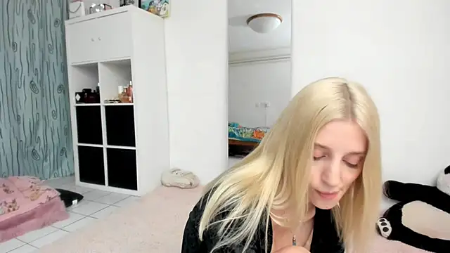 KenzieDawton online show from May 20, 4:24 pm