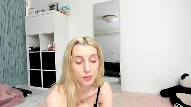KenzieDawton online show from July 2, 12:22 pm