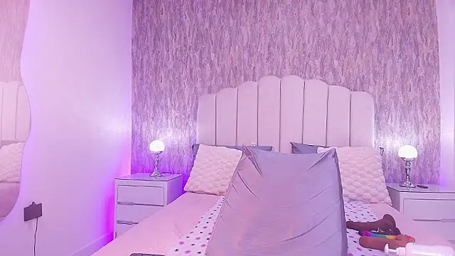 Snapshot of raven_lilith_ chatting on February 6, 3:22 am raven lilith online show from February 6, 3:22 am