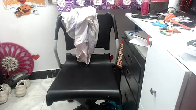 karlythothxh online show from September 27, 7:13 am