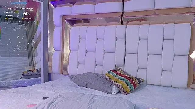 Snapshot of sexysistter chatting on September 20, 12:39 pm sexysistter online show from September 20, 12:39 pm