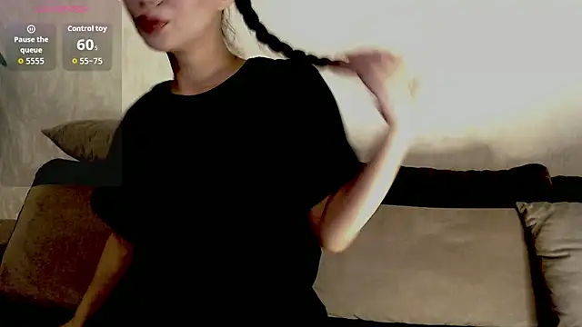 Iam Luna online show from February 7, 6:22 pm