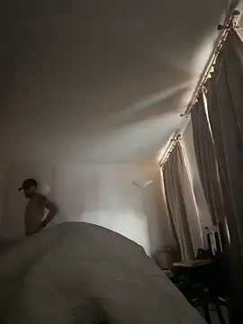 Snapshot of shehandme chatting on February 8, 8:29 am shehandme online show from February 8, 8:29 am