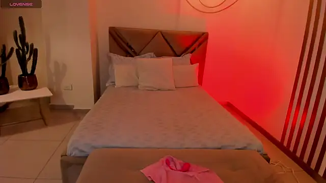 LindseyCox online show from October 7, 4:31 am