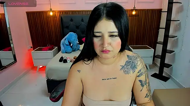 Snapshot of BIANCAROY1 chatting on February 27, 6:52 pm BIANCAROY1 online show from February 27, 6:52 pm