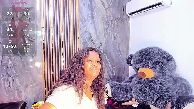 LauraSaenz01 online show from October 26, 4:46 pm