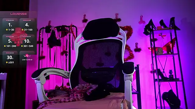 Snapshot of CyberXGoddess chatting on February 13, 2:29 am CyberXGoddess online show from February 13, 2:29 am