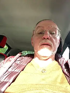 Snapshot of owlbimaik@xh chatting on October 23, 11:09 am owlbimaikxh online show from October 23, 11:09 am