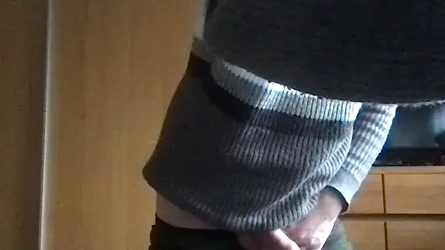 Snapshot of owlbimaik@xh chatting on February 7, 2:43 pm owlbimaikxh online show from February 7, 2:43 pm