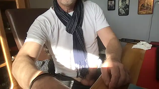 Snapshot of owlbimaik@xh chatting on February 27, 10:26 am owlbimaikxh online show from February 27, 10:26 am