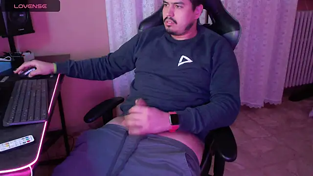 Snapshot of fernan_redsxxx chatting on February 22, 6:19 pm fernan redsxxx online show from February 22, 6:19 pm