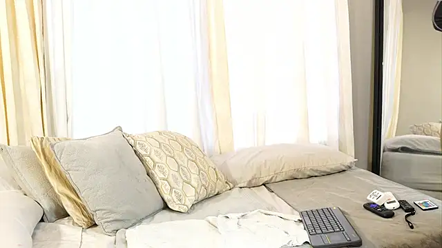 kelly thomson online show from May 19, 1:17 pm