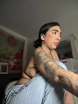 kiaraglam2 online show from February 1, 8:51 pm