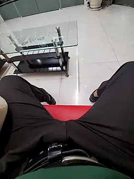 chaunguyen1993 online show from December 16, 10:42 am