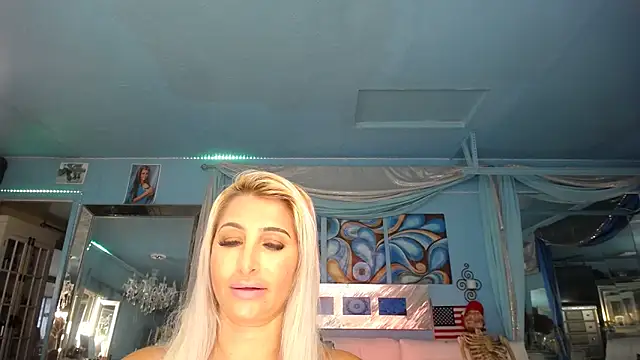 ADRIANNA FOX online show from January 31, 10:42 pm