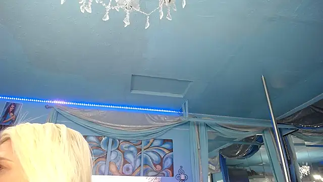 Snapshot of ADRIANNA_FOX chatting on October 14, 7:03 pm ADRIANNA FOX online show from October 14, 7:03 pm