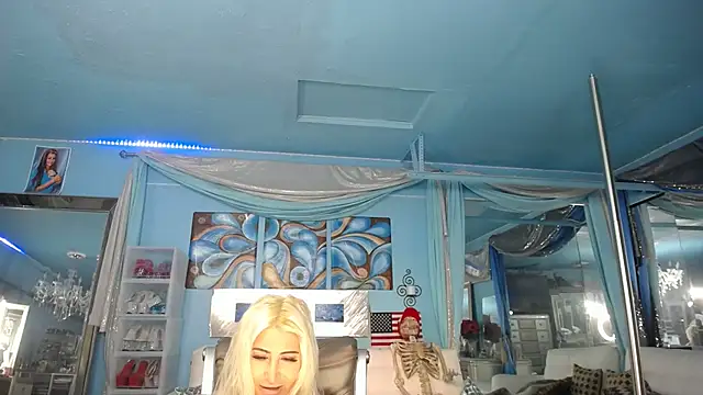 ADRIANNA FOX online show from January 14, 9:26 am