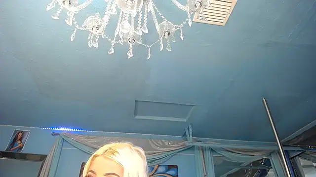 ADRIANNA FOX online show from January 18, 7:45 am