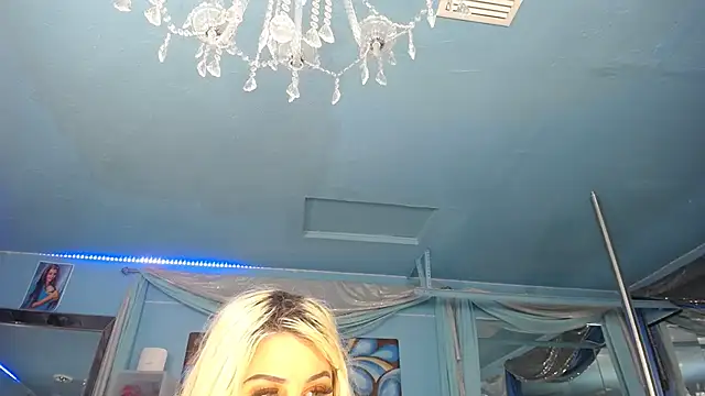 ADRIANNA FOX online show from April 23, 4:24 am