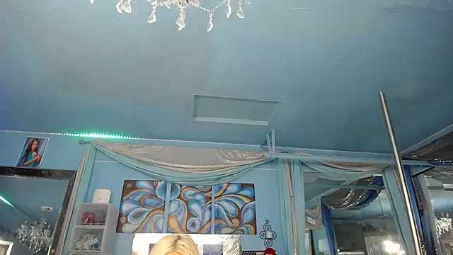 ADRIANNA FOX online show from May 10, 11:10 pm