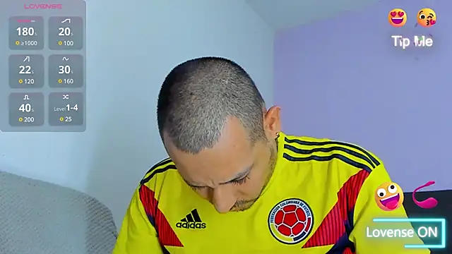 Snapshot of jhonyalzate2 chatting on December 9, 1:18 am jhonyalzate2 online show from December 9, 1:18 am