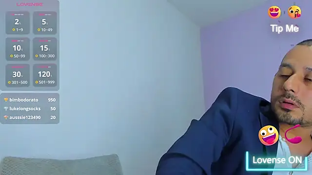 Snapshot of jhonyalzate2 chatting on December 14, 8:45 am jhonyalzate2 online show from December 14, 8:45 am