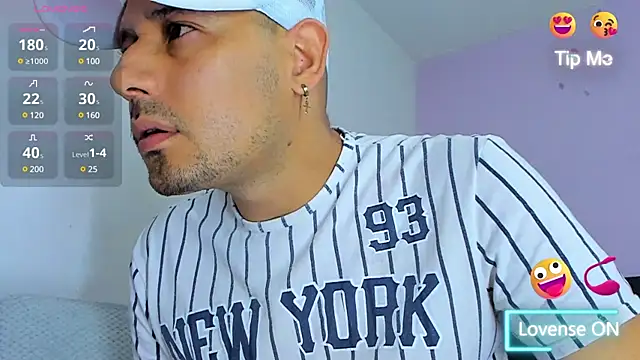 Snapshot of jhonyalzate2 chatting on December 23, 3:50 am jhonyalzate2 online show from December 23, 3:50 am