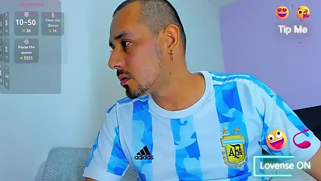 Snapshot of jhonyalzate2 chatting on December 30, 5:48 am jhonyalzate2 online show from December 30, 5:48 am