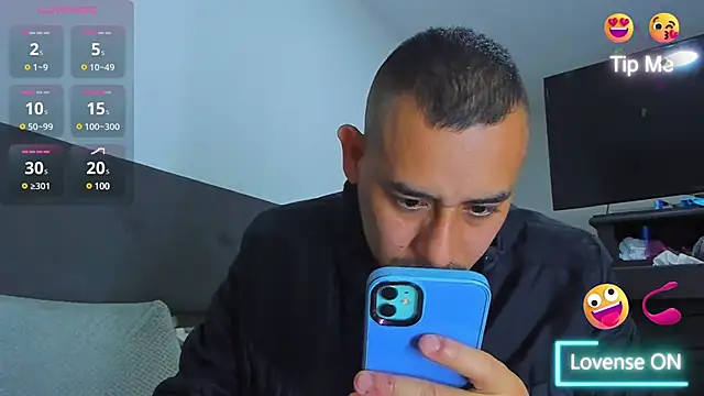 Snapshot of jhonyalzate2 chatting on February 3, 1:30 am jhonyalzate2 online show from February 3, 1:30 am