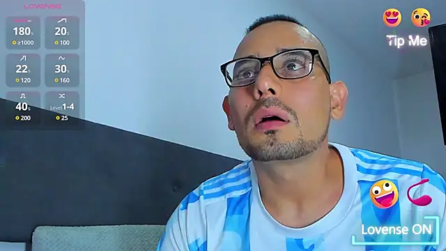 Snapshot of jhonyalzate2 chatting on February 13, 12:46 am jhonyalzate2 online show from February 13, 12:46 am