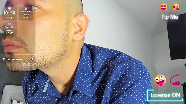 Snapshot of jhonyalzate2 chatting on March 18, 2:47 am jhonyalzate2 online show from March 18, 2:47 am